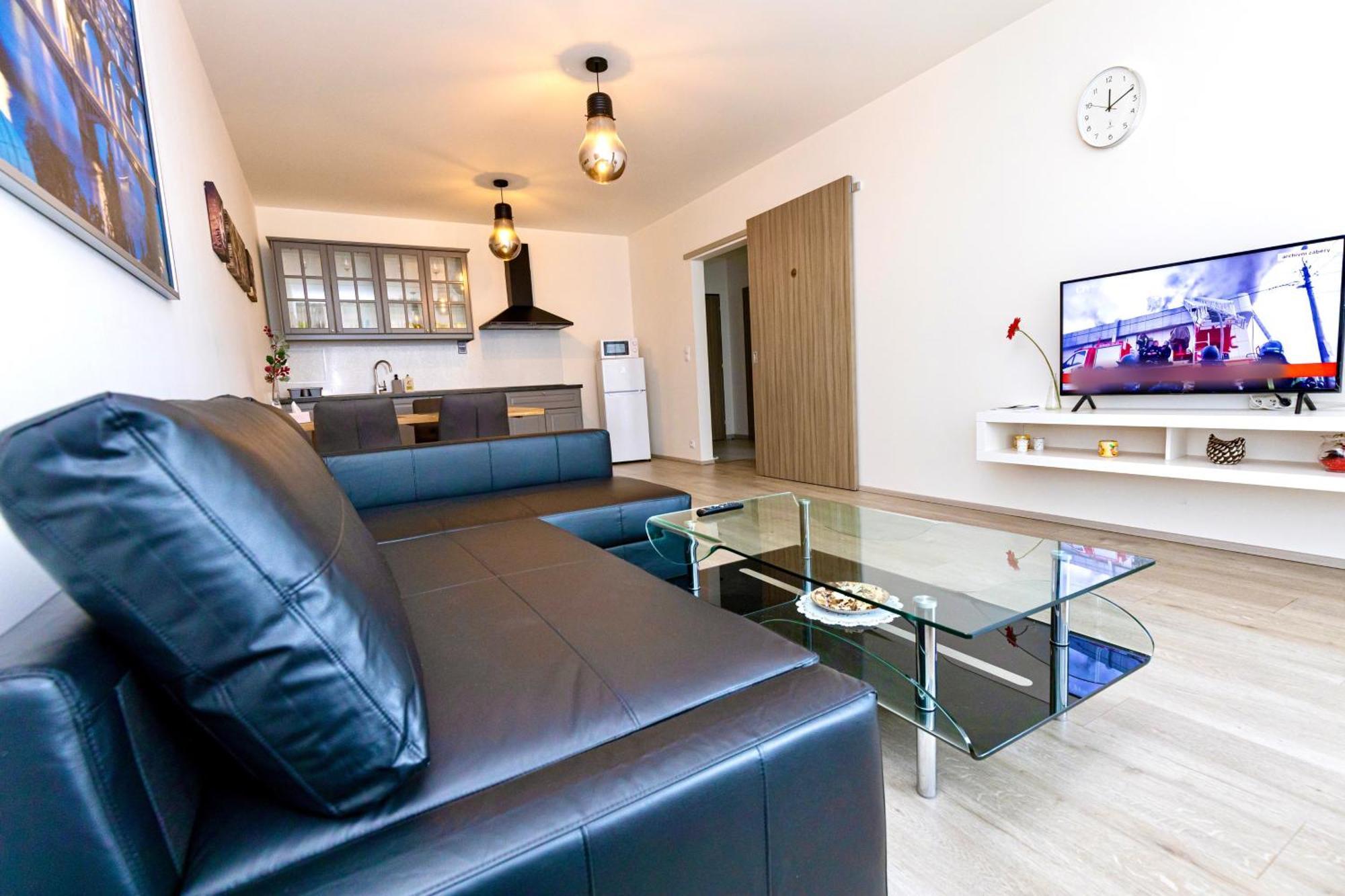 Modern Apartment • Garden • Near The City Center براغ المظهر الخارجي الصورة