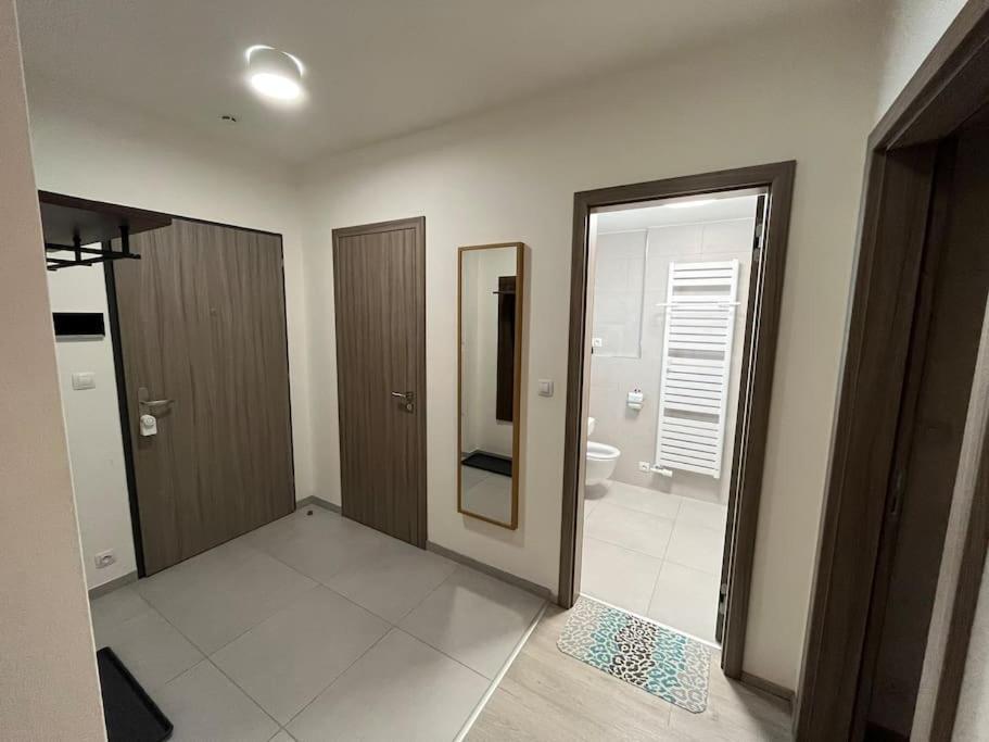 Modern Apartment • Garden • Near The City Center براغ المظهر الخارجي الصورة